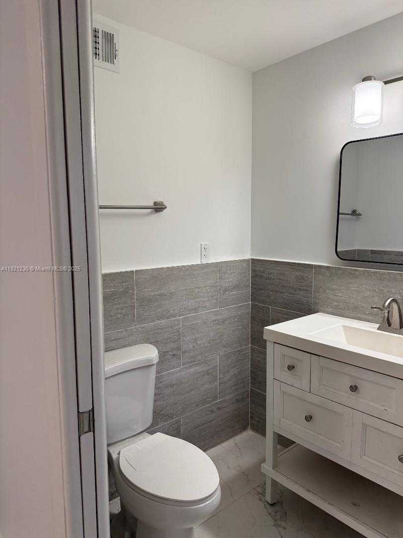 Small Image of 15495 NORTH MIAMI LAKEWAY N #102, Miami Lakes Number 9