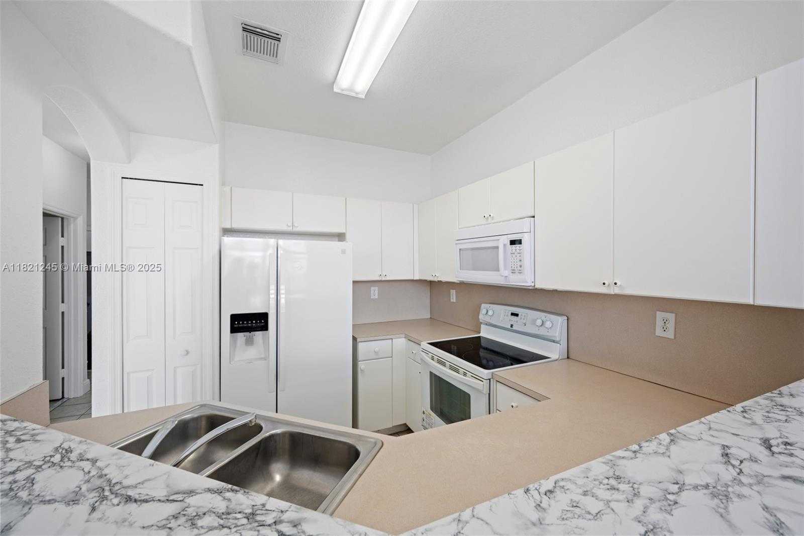 Small Image of 7633 NORTH WEST 114TH PATH #7633, Doral Number 21