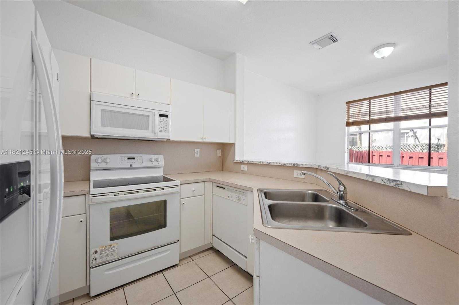 Small Image of 7633 NORTH WEST 114TH PATH #7633, Doral Number 5