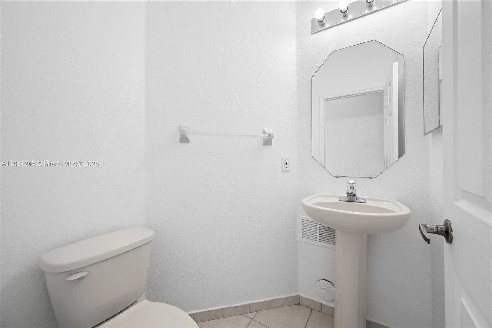 Small Image of 7633 NORTH WEST 114TH PATH #7633, Doral Number 8