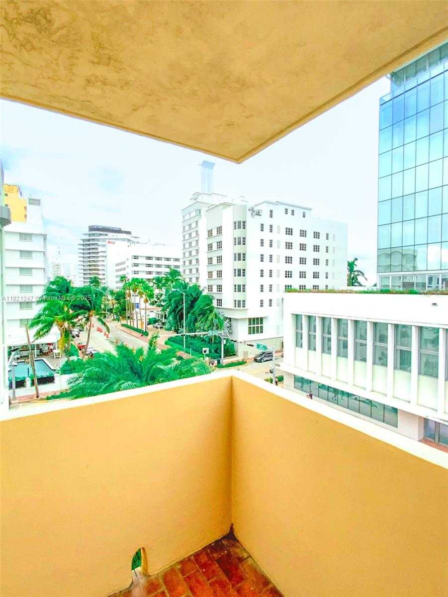 Small Image of 2924 COLLINS AVENUE #501, Miami Beach Number 12