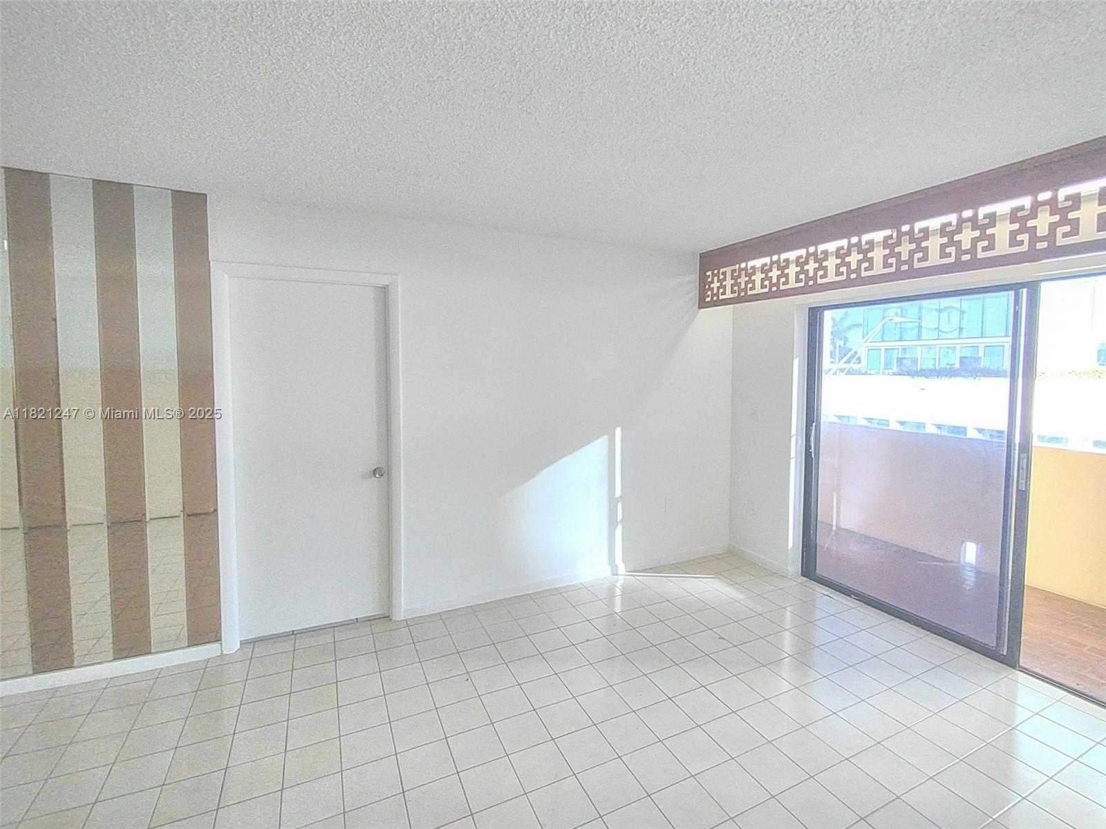 Small Image of 2924 COLLINS AVENUE #501, Miami Beach Number 15