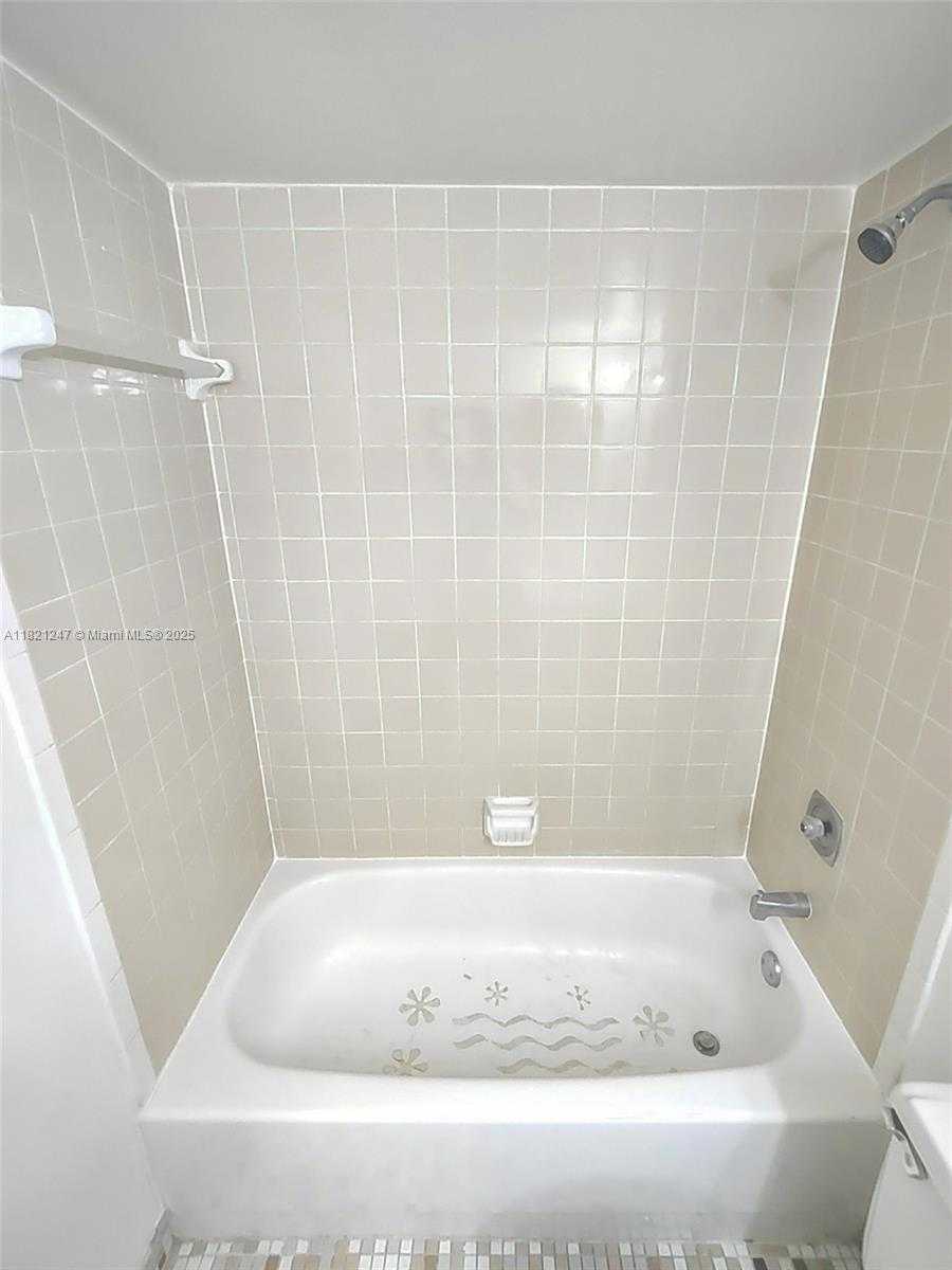 Small Image of 2924 COLLINS AVENUE #501, Miami Beach Number 19