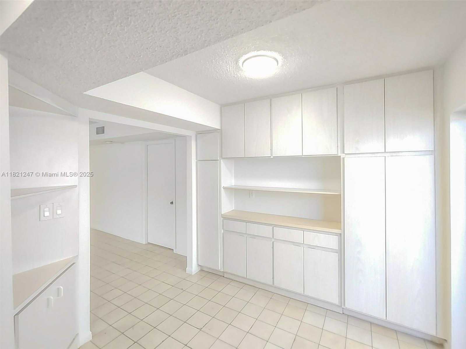 Small Image of 2924 COLLINS AVENUE #501, Miami Beach Number 5