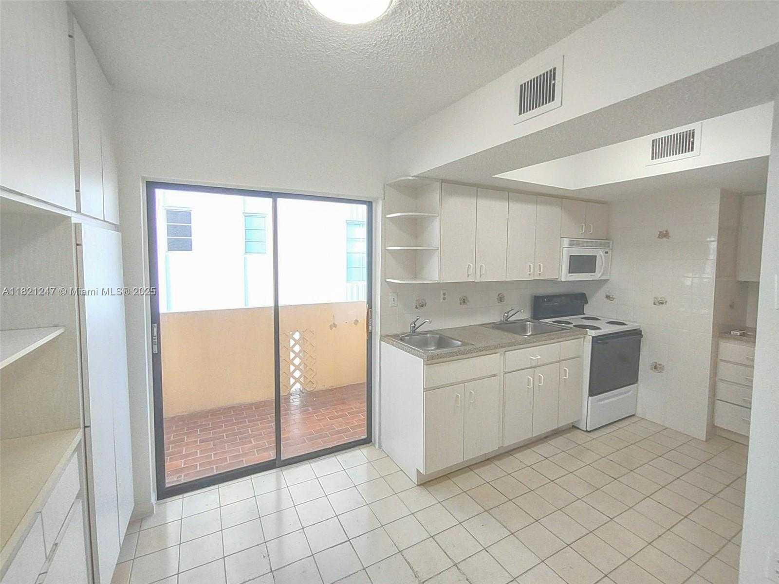 Small Image of 2924 COLLINS AVENUE #501, Miami Beach Number 8