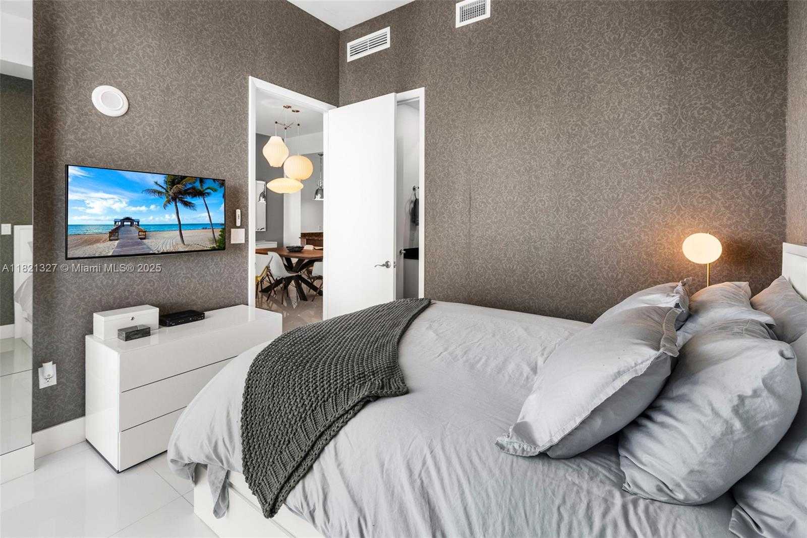 Small Image of 15901 COLLINS AVE #3302, Sunny Isles Beach Number 22