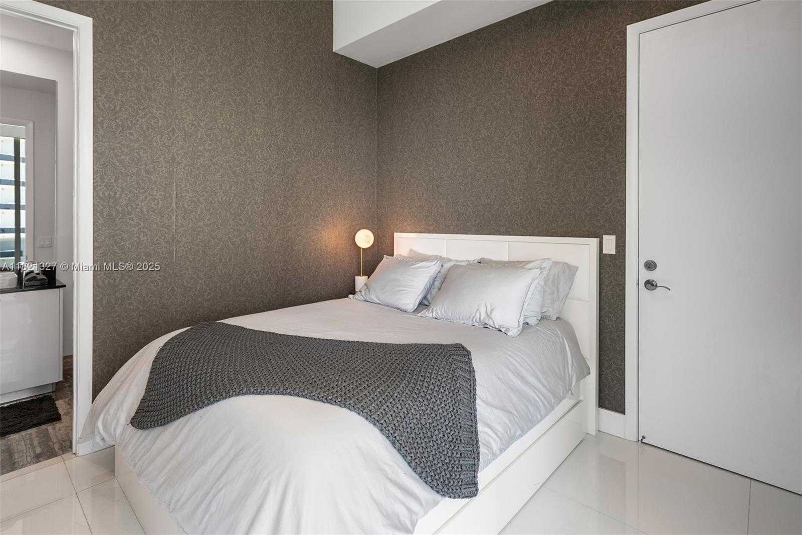 Small Image of 15901 COLLINS AVE #3302, Sunny Isles Beach Number 25