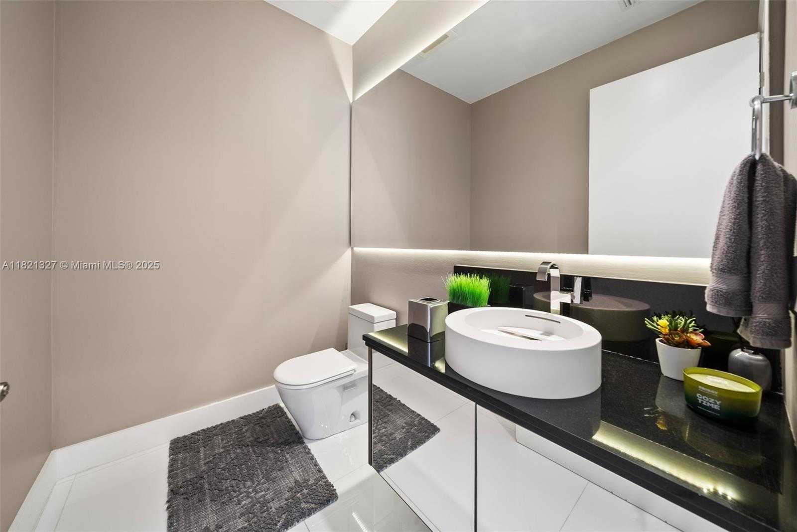 Small Image of 15901 COLLINS AVE #3302, Sunny Isles Beach Number 31