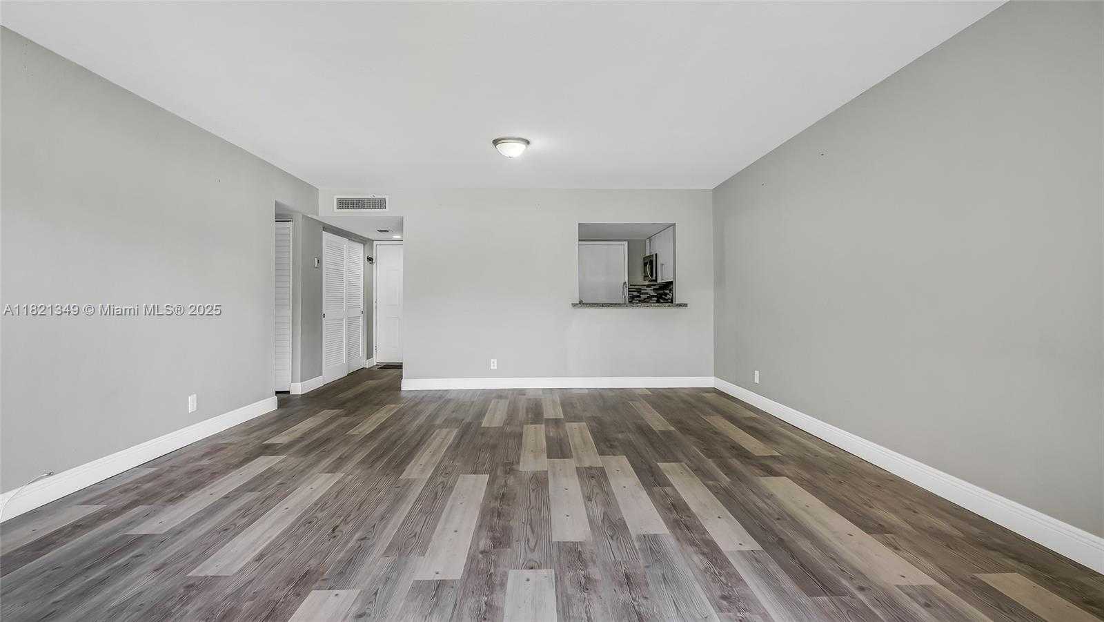 Small Image of 17901 NORTH WEST 68TH AVE #Q102, Hialeah Number 3
