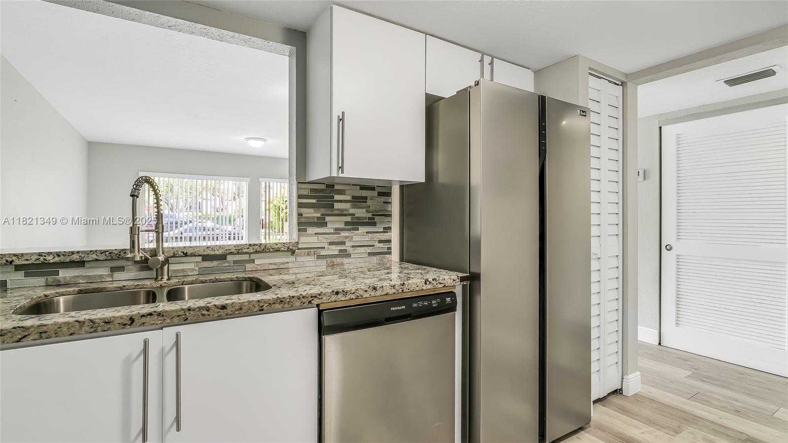 Small Image of 17901 NORTH WEST 68TH AVE #Q102, Hialeah Number 6