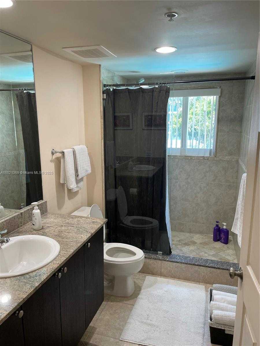 Small Image of 2000 NORTH BAYSHORE DR #201, Miami Number 2
