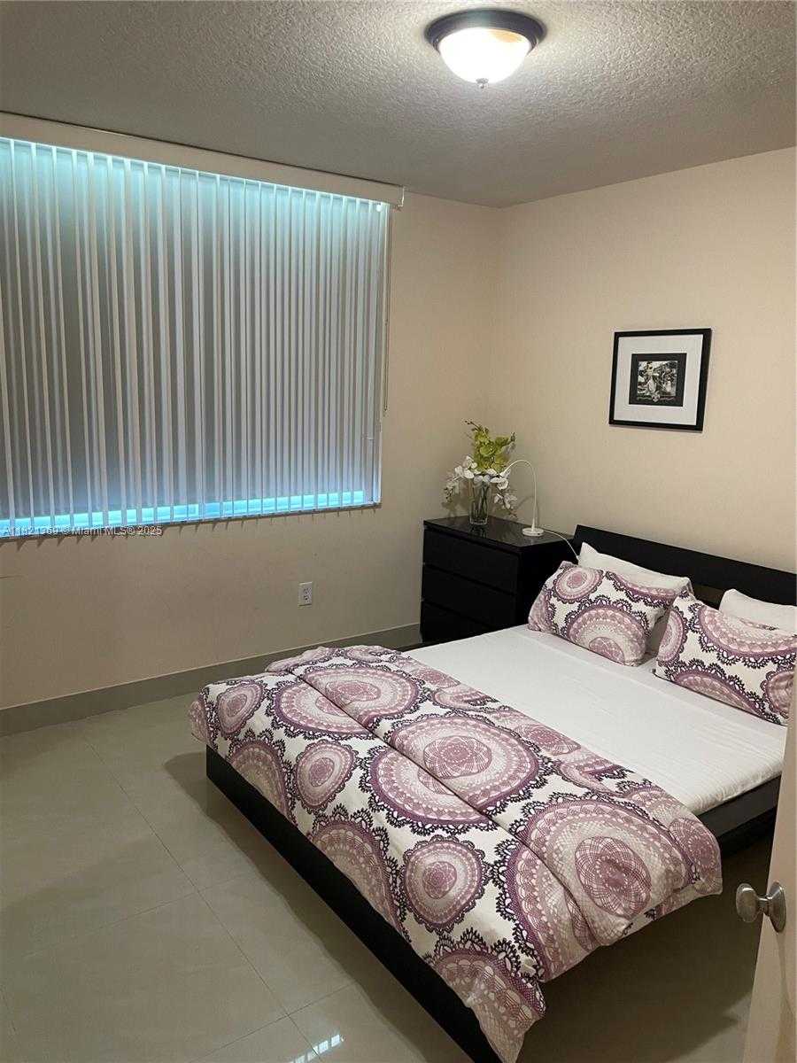 Small Image of 2000 NORTH BAYSHORE DR #201, Miami Number 3