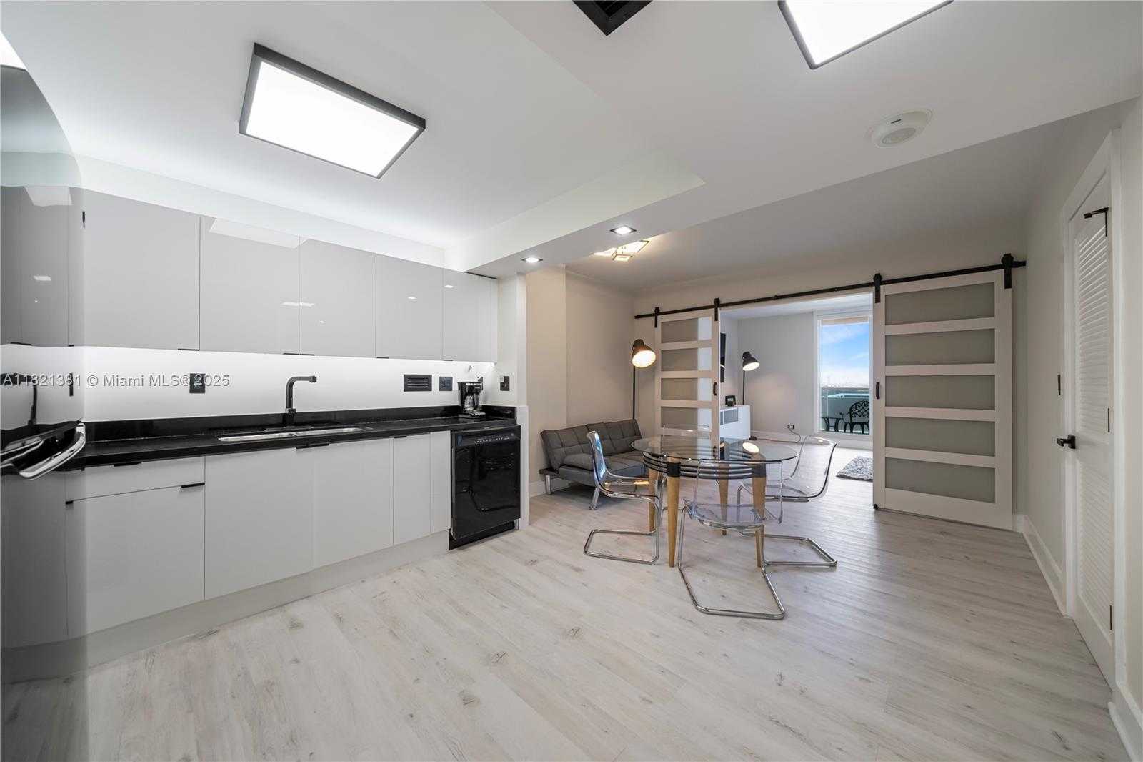 Small Image of 2301 COLLINS AVE #1130, Miami Beach Number 2