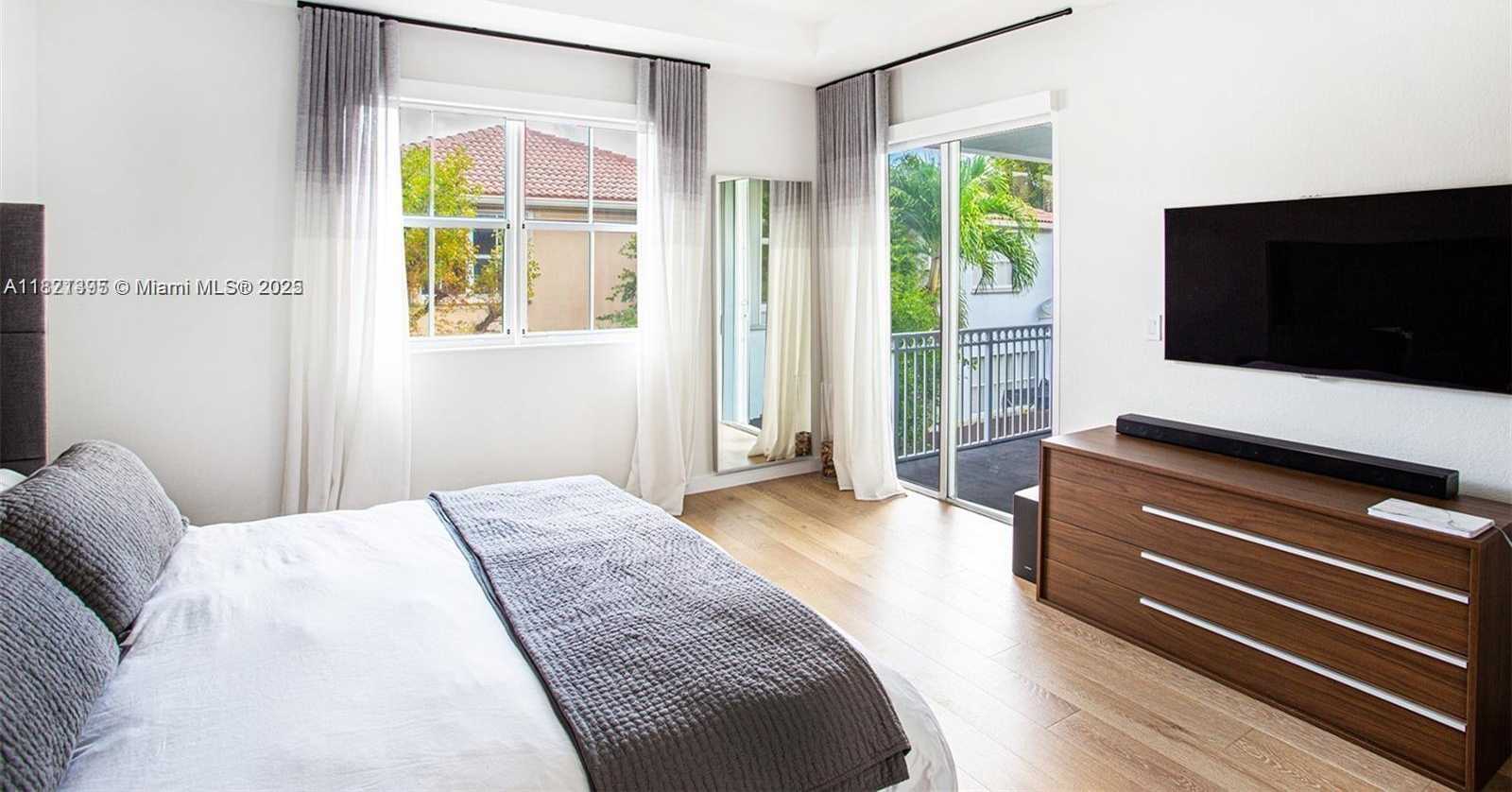 Small Image of 10857 NORTH WEST 84TH ST, Doral Number 12