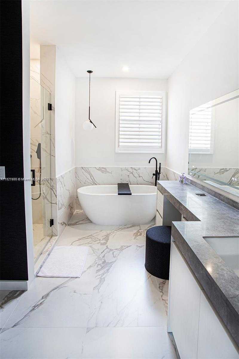 Small Image of 10857 NORTH WEST 84TH ST, Doral Number 16
