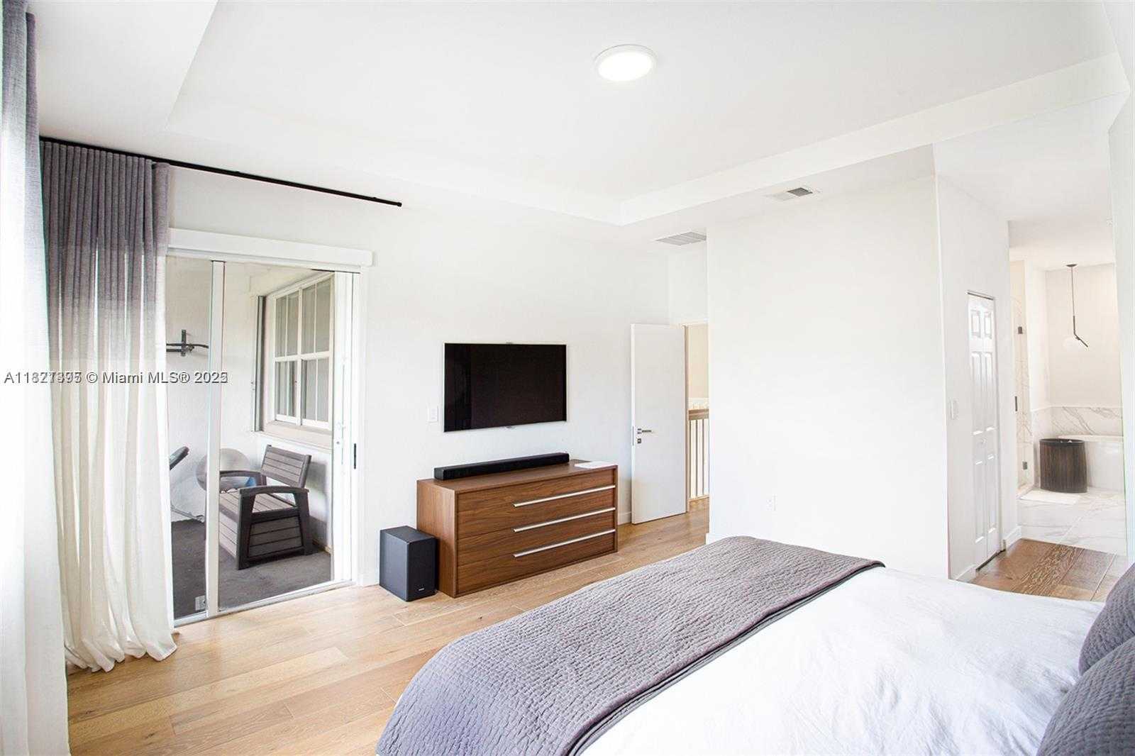 Small Image of 10857 NORTH WEST 84TH ST, Doral Number 19
