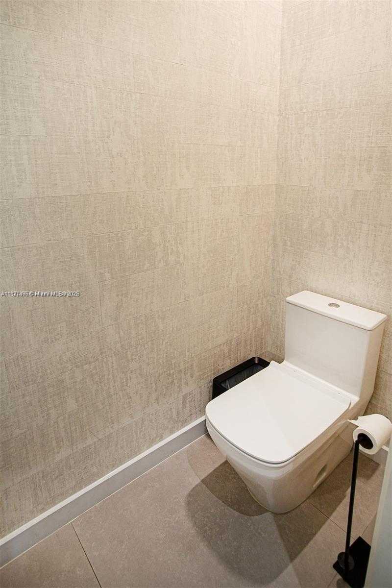 Small Image of 10857 NORTH WEST 84TH ST, Doral Number 23