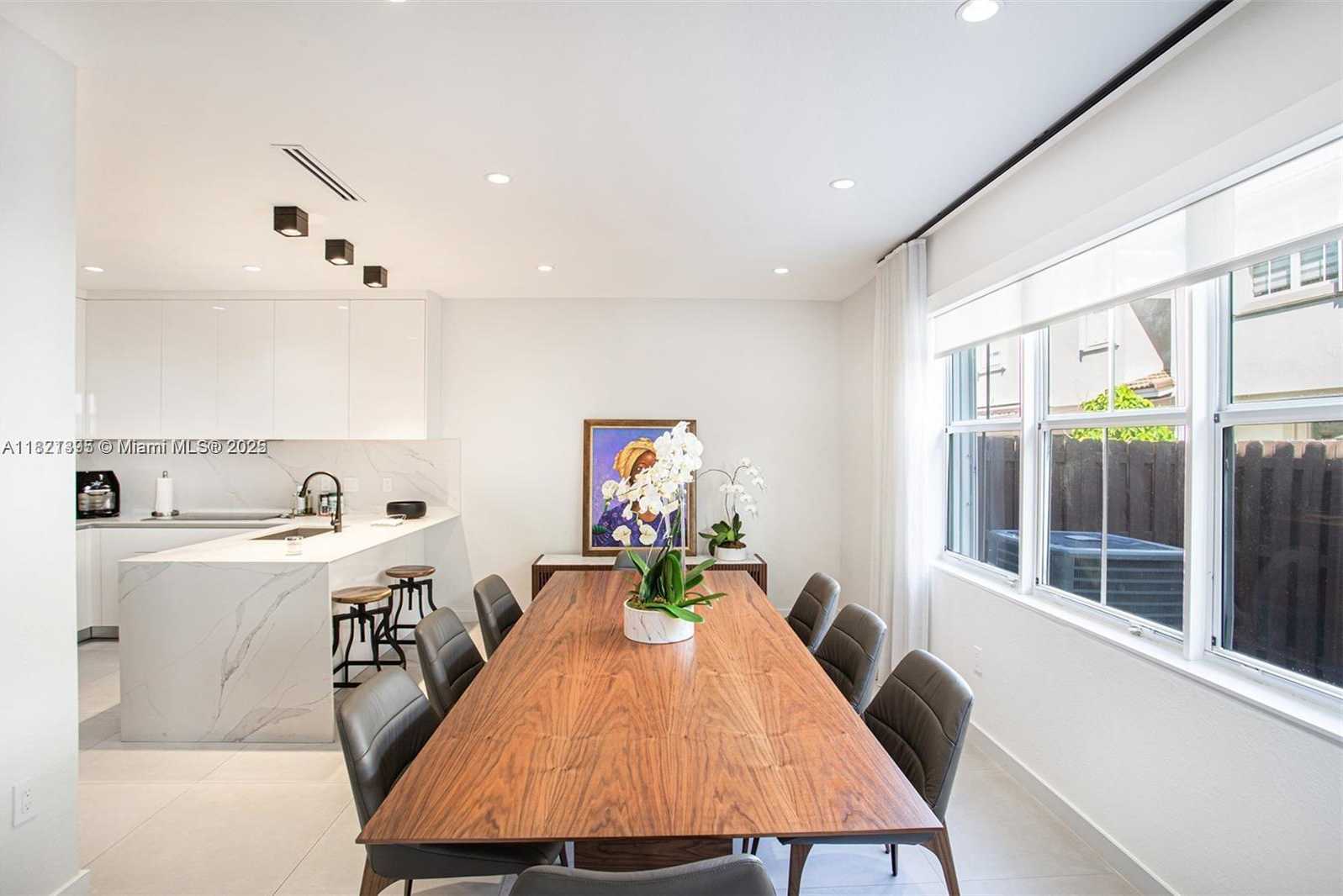Small Image of 10857 NORTH WEST 84TH ST, Doral Number 31
