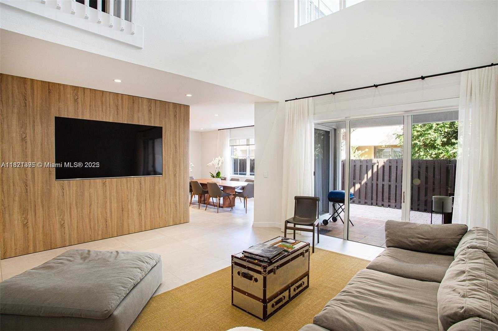 Small Image of 10857 NORTH WEST 84TH ST, Doral Number 32