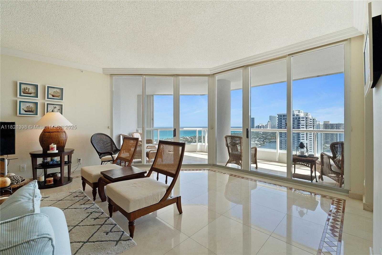 Small Image of 21050 POINT PL #2702, Aventura Number 2