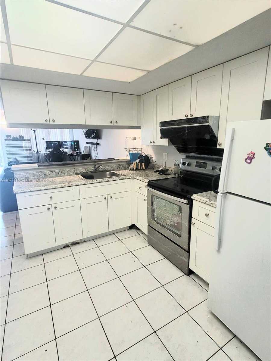 Small Image of 3973 WEST 9TH LN #3, Hialeah Number 4