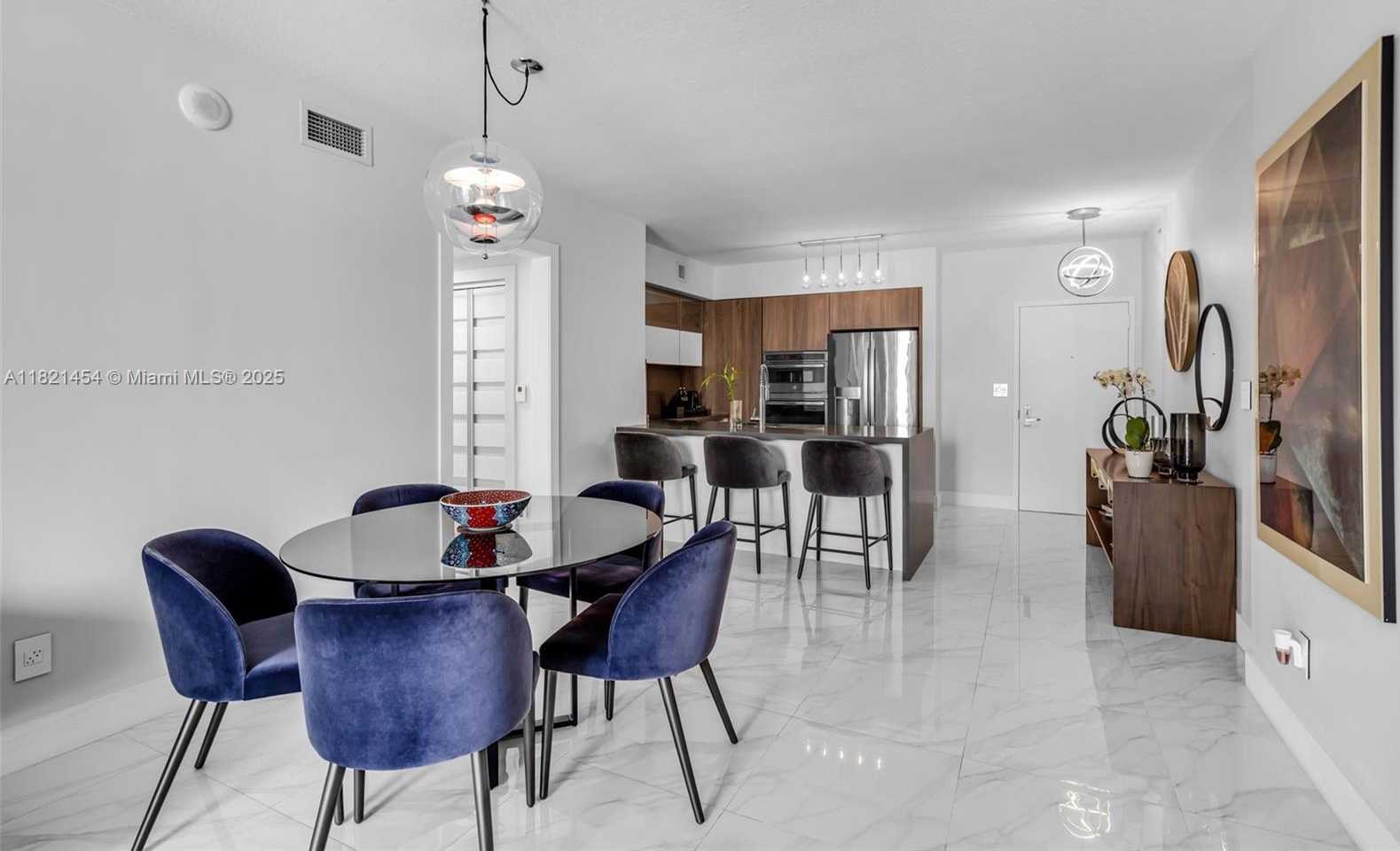 Small Image of 325 SOUTH BISCAYNE BLVD #2515, Miami Number 12