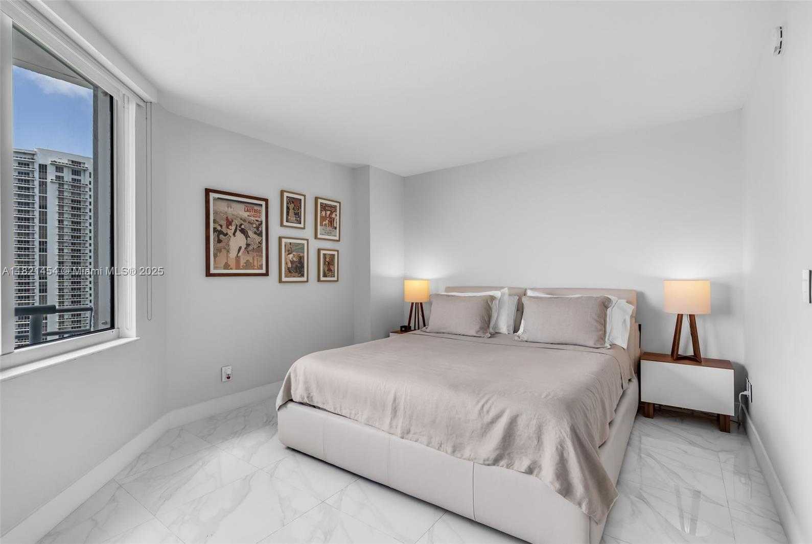 Small Image of 325 SOUTH BISCAYNE BLVD #2515, Miami Number 16
