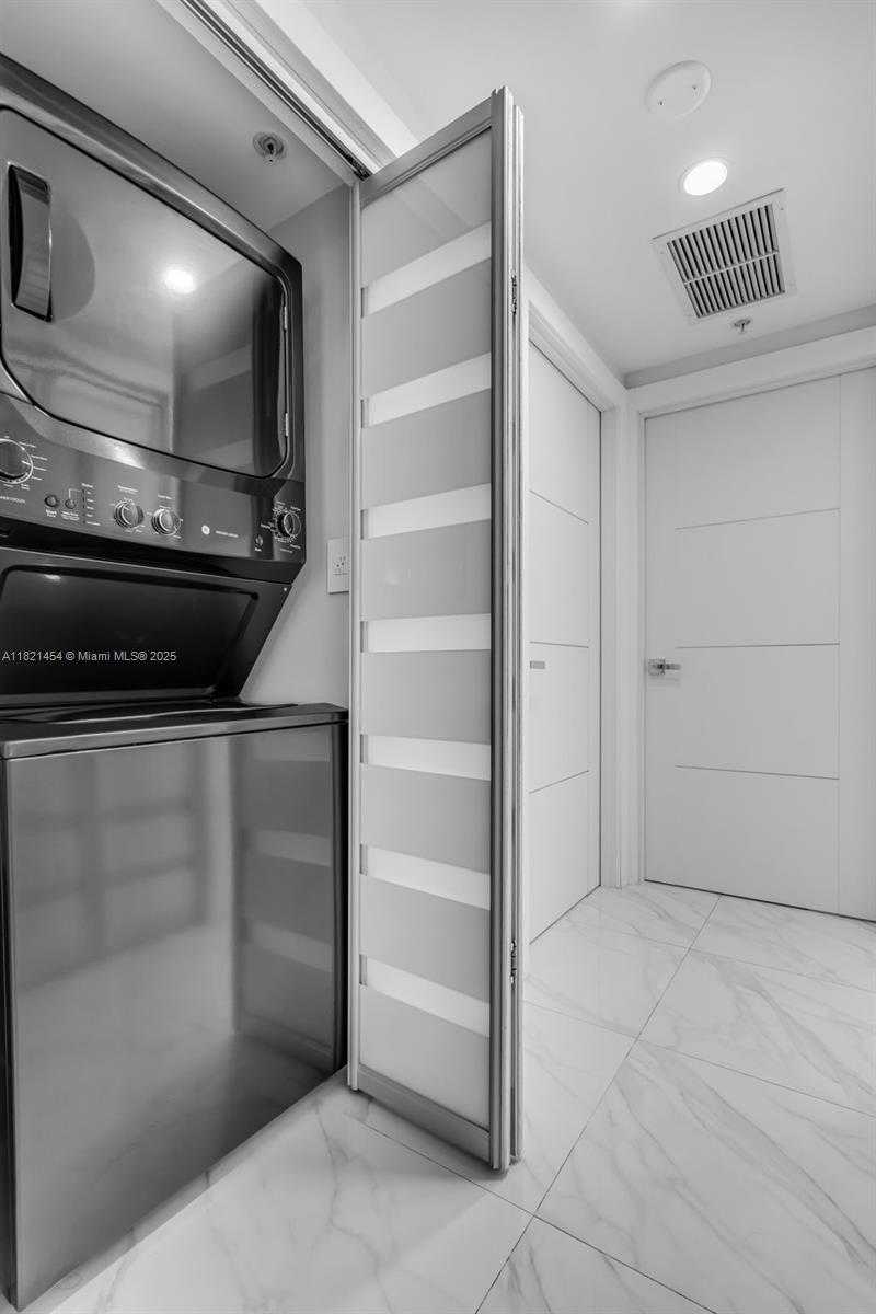 Small Image of 325 SOUTH BISCAYNE BLVD #2515, Miami Number 21