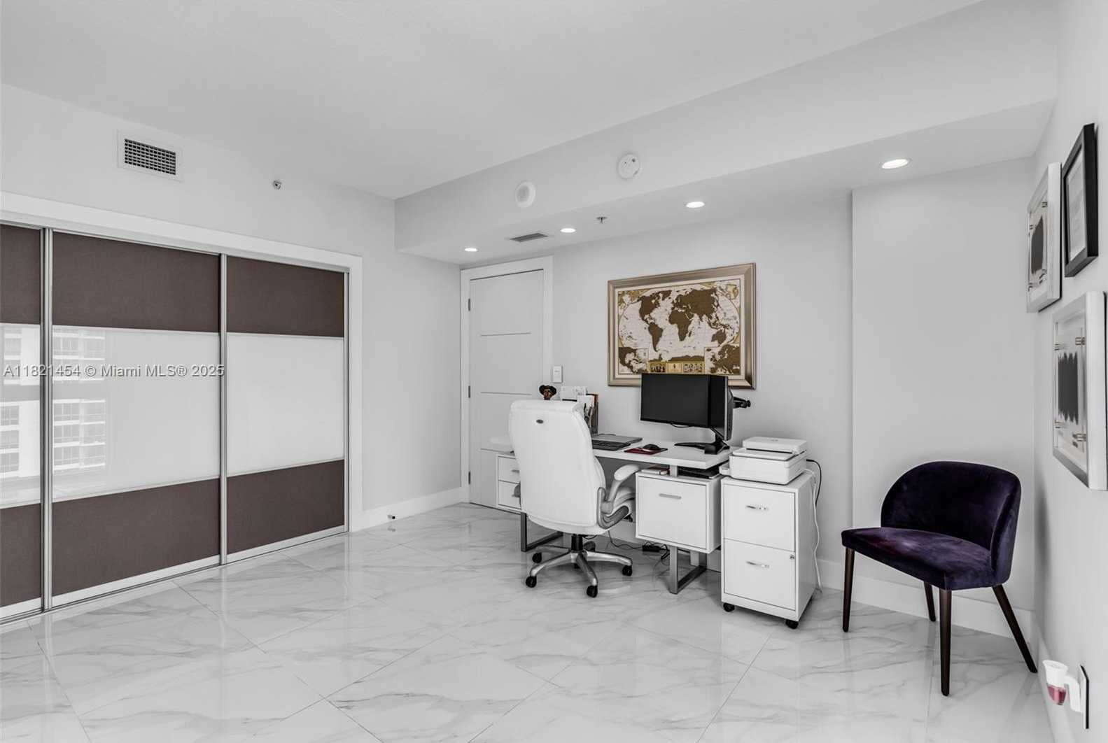 Small Image of 325 SOUTH BISCAYNE BLVD #2515, Miami Number 23