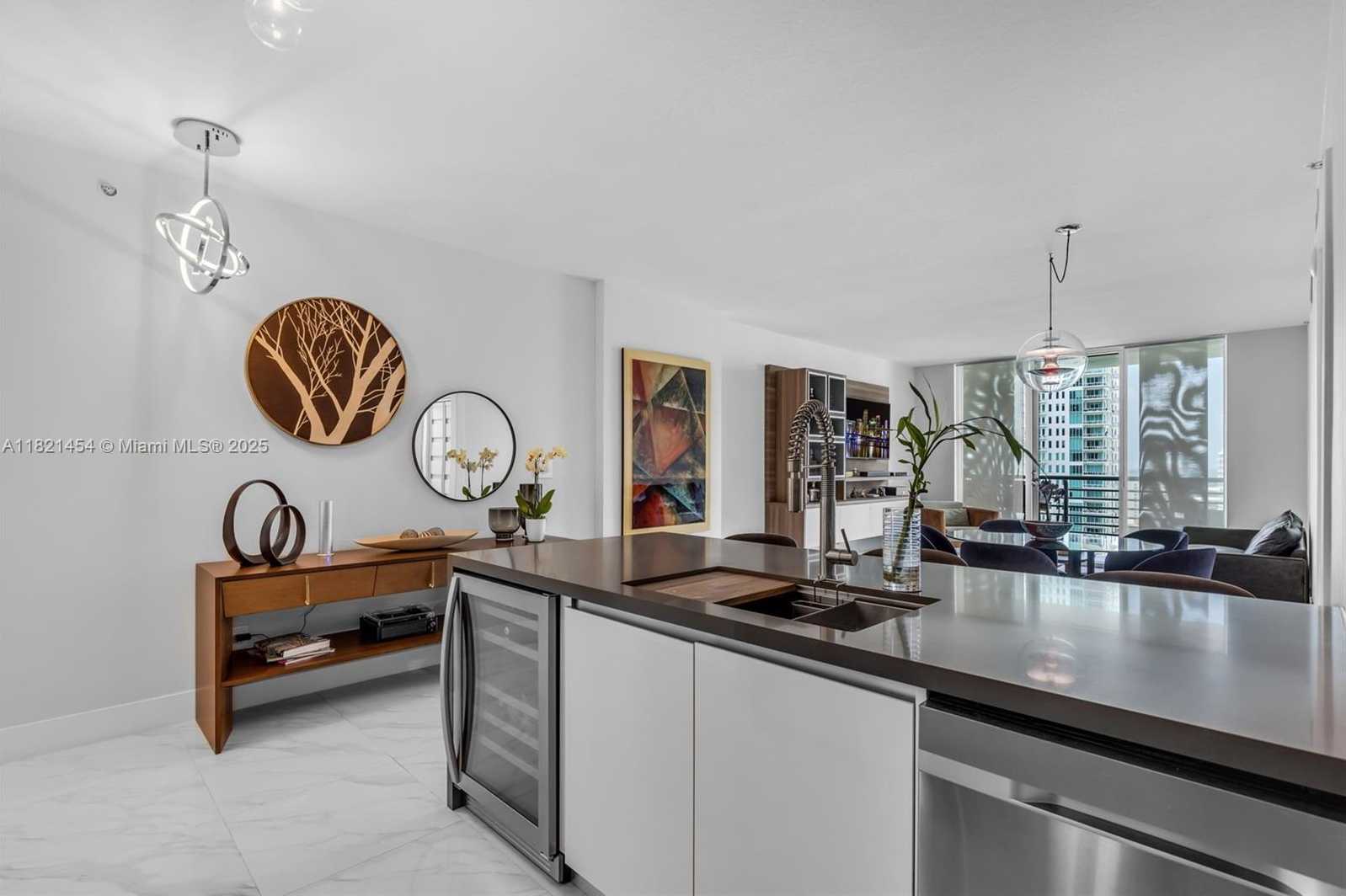 Small Image of 325 SOUTH BISCAYNE BLVD #2515, Miami Number 6
