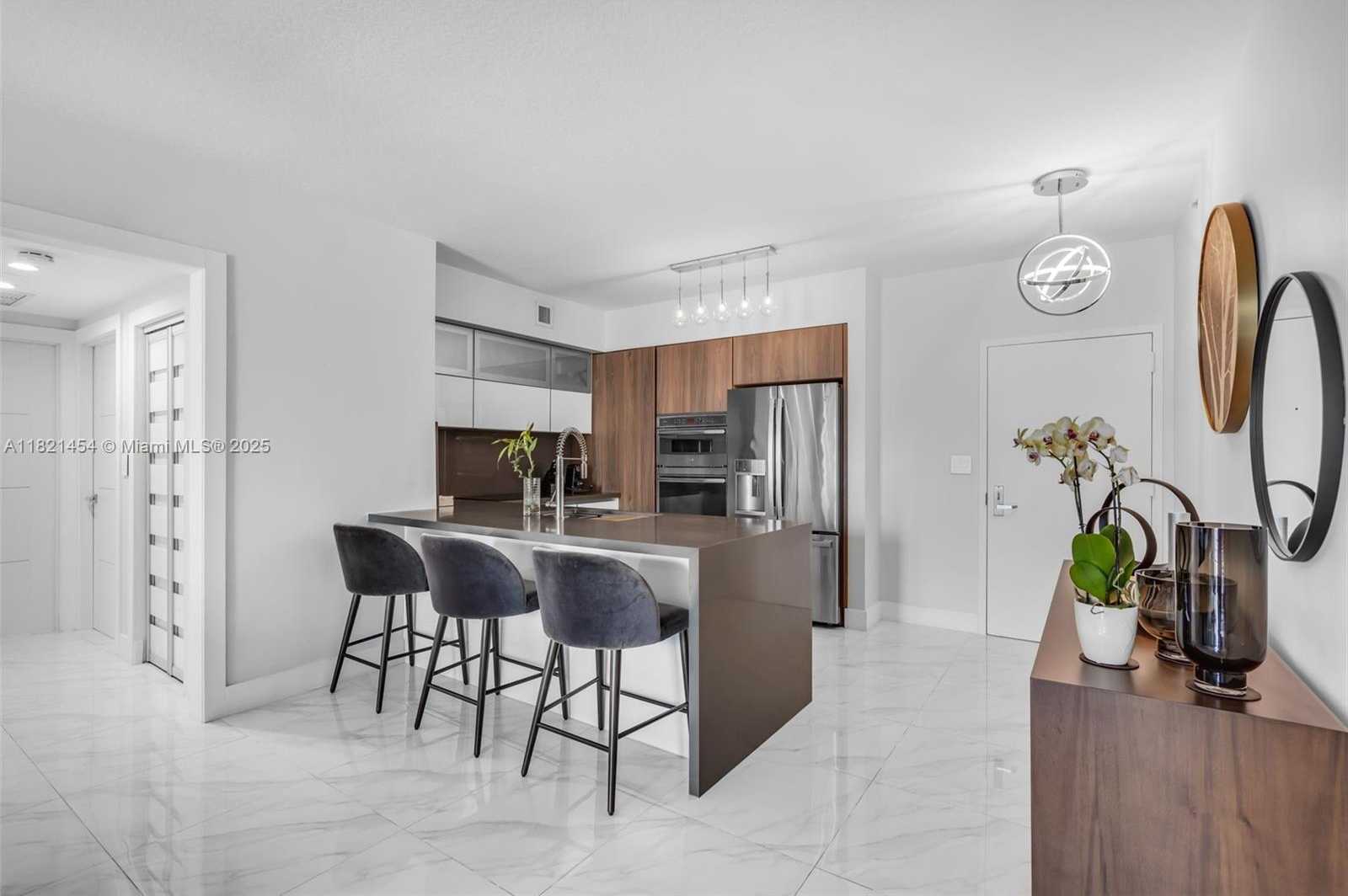 Small Image of 325 SOUTH BISCAYNE BLVD #2515, Miami Number 7