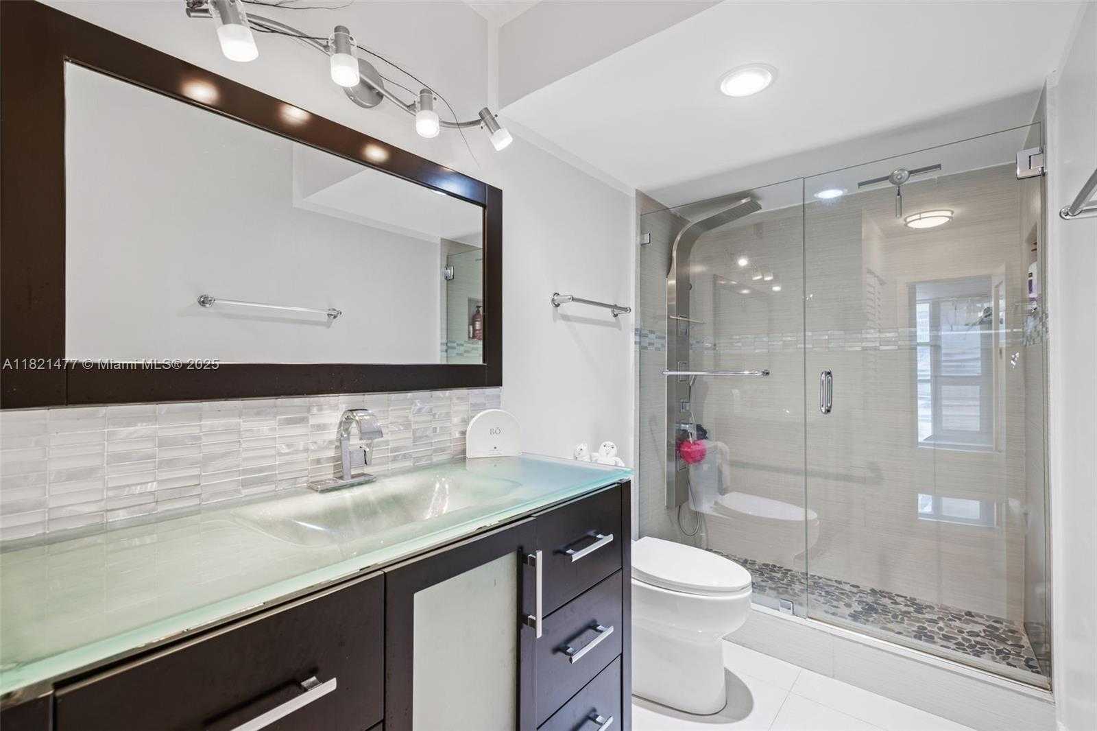 Small Image of 1825 SOUTH OCEAN DR #1013, Hallandale Beach Number 12