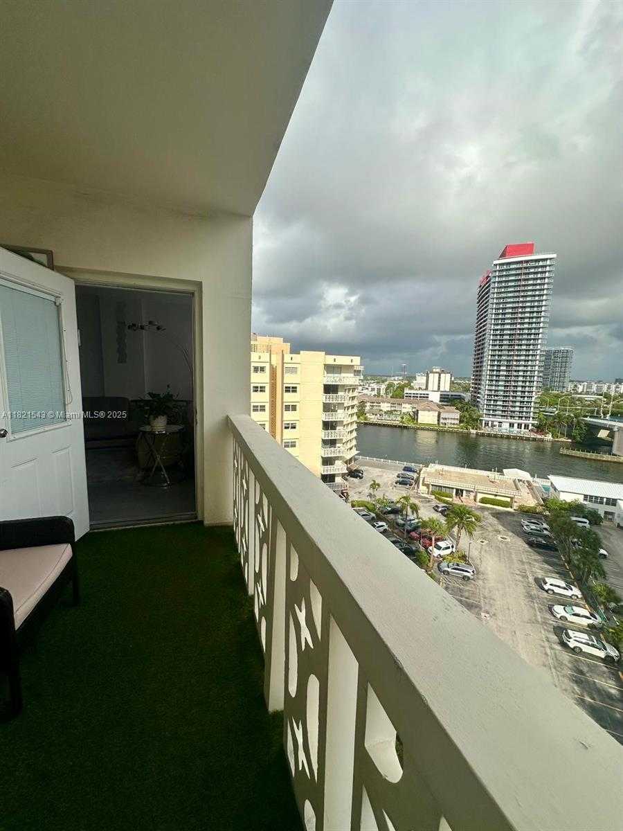 Small Image of 1825 SOUTH OCEAN DR #PH-6, Hallandale Beach Number 10