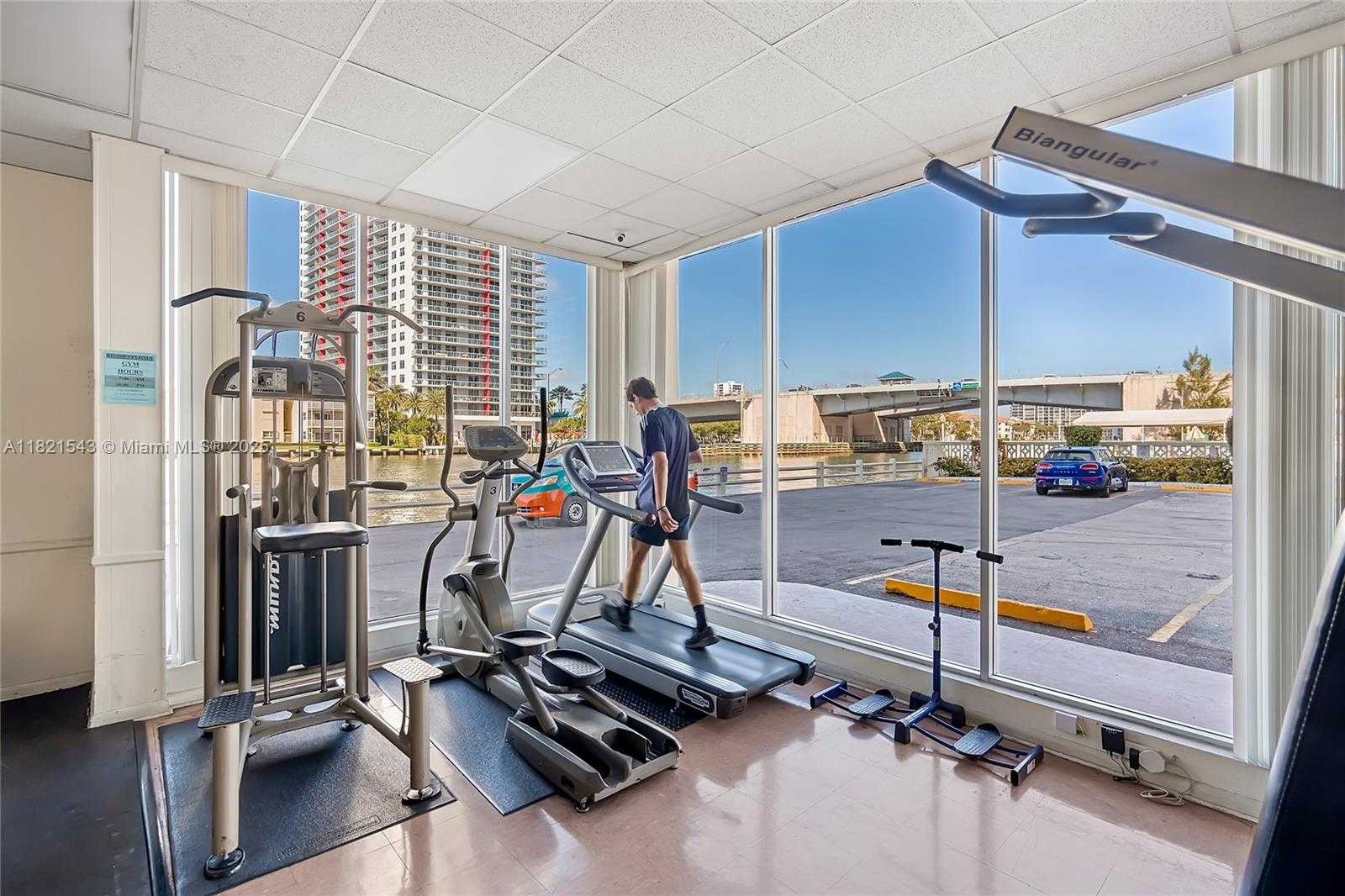 Small Image of 1825 SOUTH OCEAN DR #PH-6, Hallandale Beach Number 14