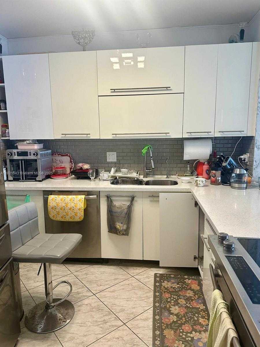 Small Image of 1825 SOUTH OCEAN DR #PH-6, Hallandale Beach Number 5