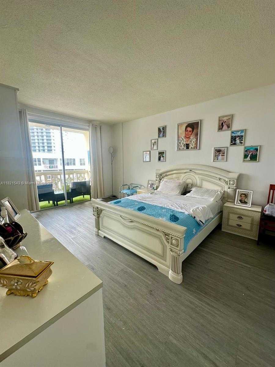Small Image of 1825 SOUTH OCEAN DR #PH-6, Hallandale Beach Number 7