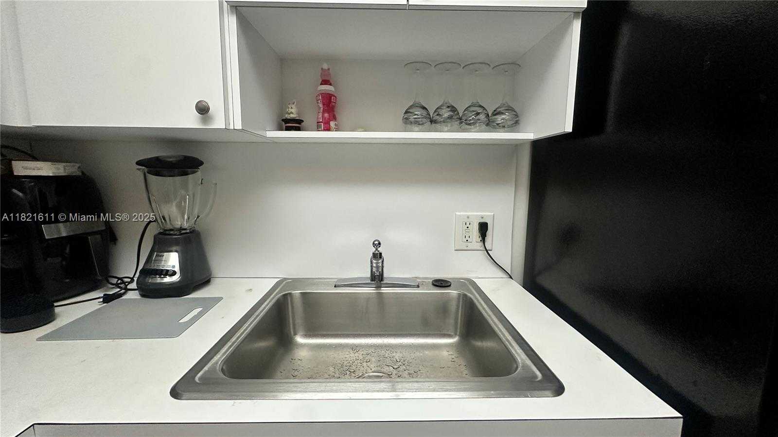 Small Image of 447 NORTH EAST 195TH ST #115, Miami Number 4