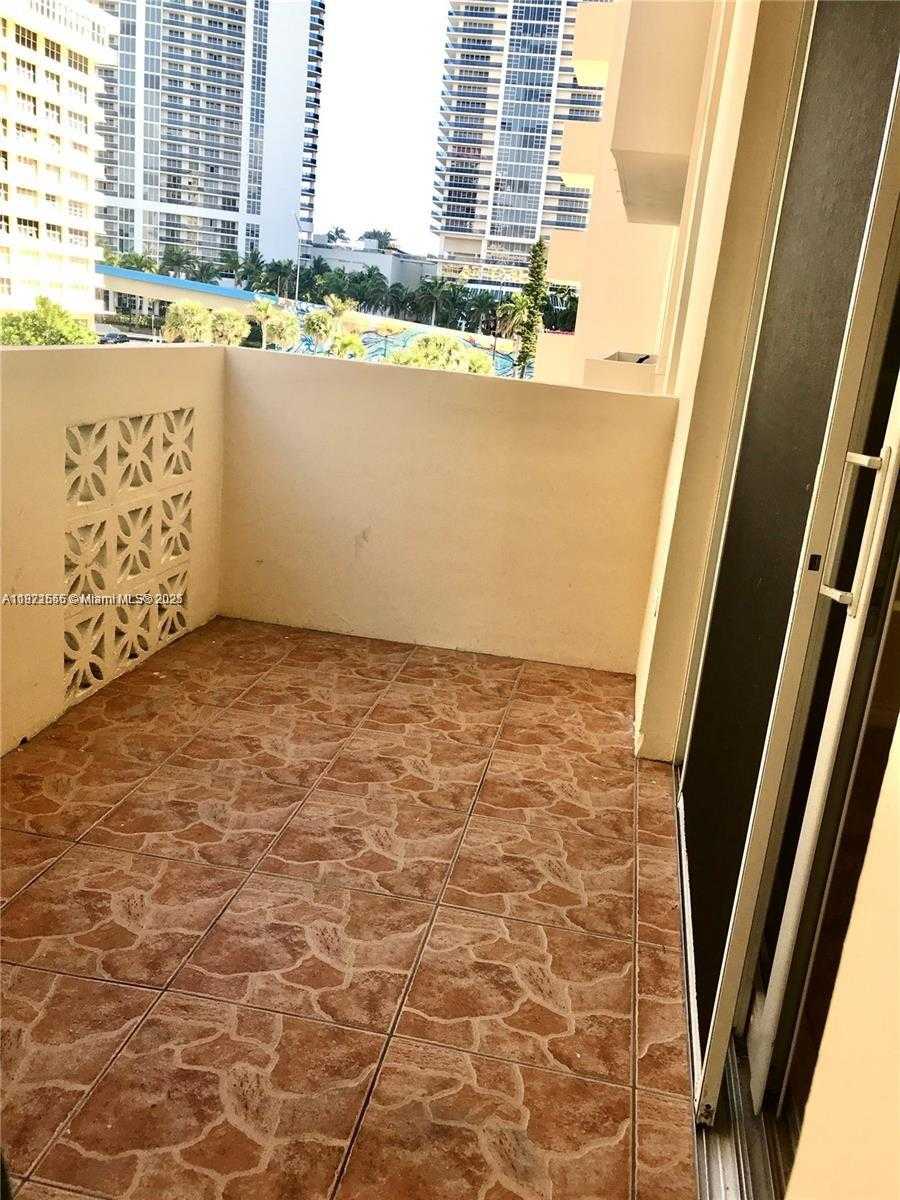 Small Image of 1833 SOUTH OCEAN DR #305, Hallandale Beach Number 10