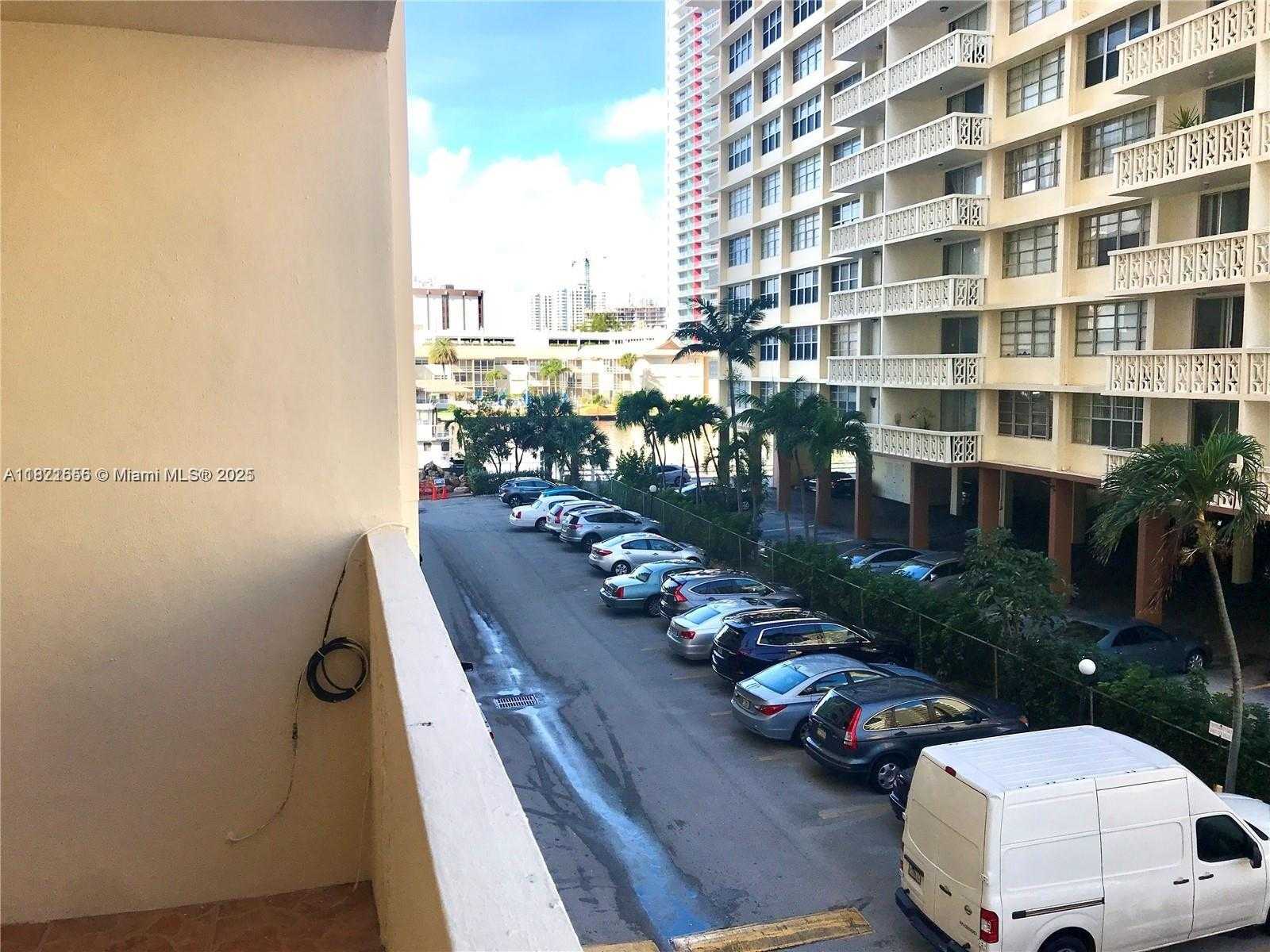 Small Image of 1833 SOUTH OCEAN DR #305, Hallandale Beach Number 11