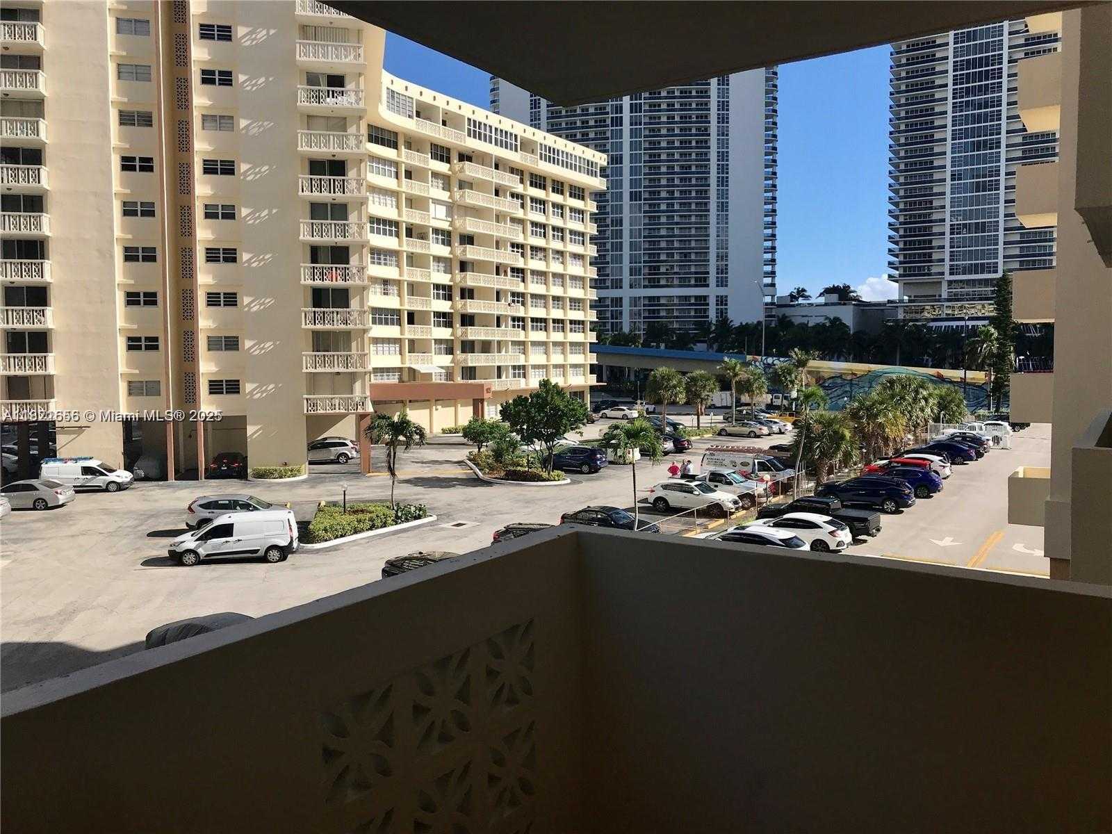 Small Image of 1833 SOUTH OCEAN DR #305, Hallandale Beach Number 12