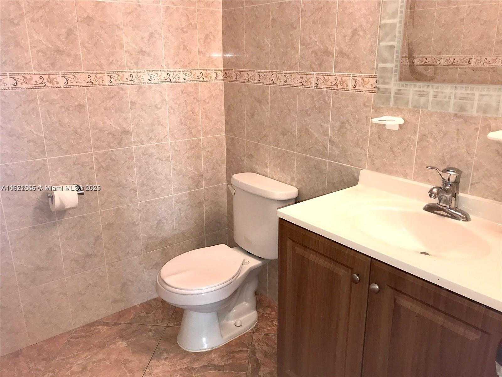 Small Image of 1833 SOUTH OCEAN DR #305, Hallandale Beach Number 15