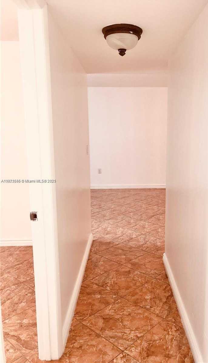 Small Image of 1833 SOUTH OCEAN DR #305, Hallandale Beach Number 19