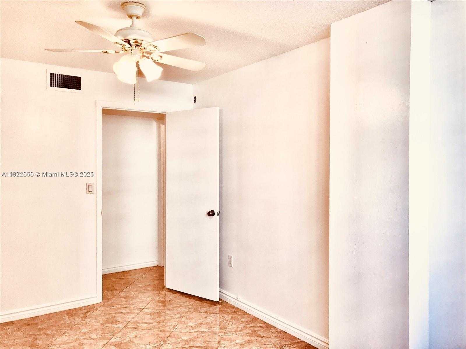Small Image of 1833 SOUTH OCEAN DR #305, Hallandale Beach Number 20