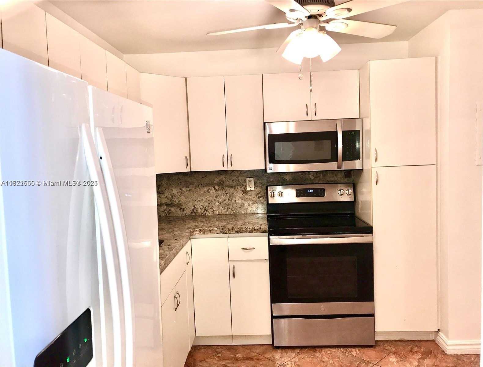 Small Image of 1833 SOUTH OCEAN DR #305, Hallandale Beach Number 6