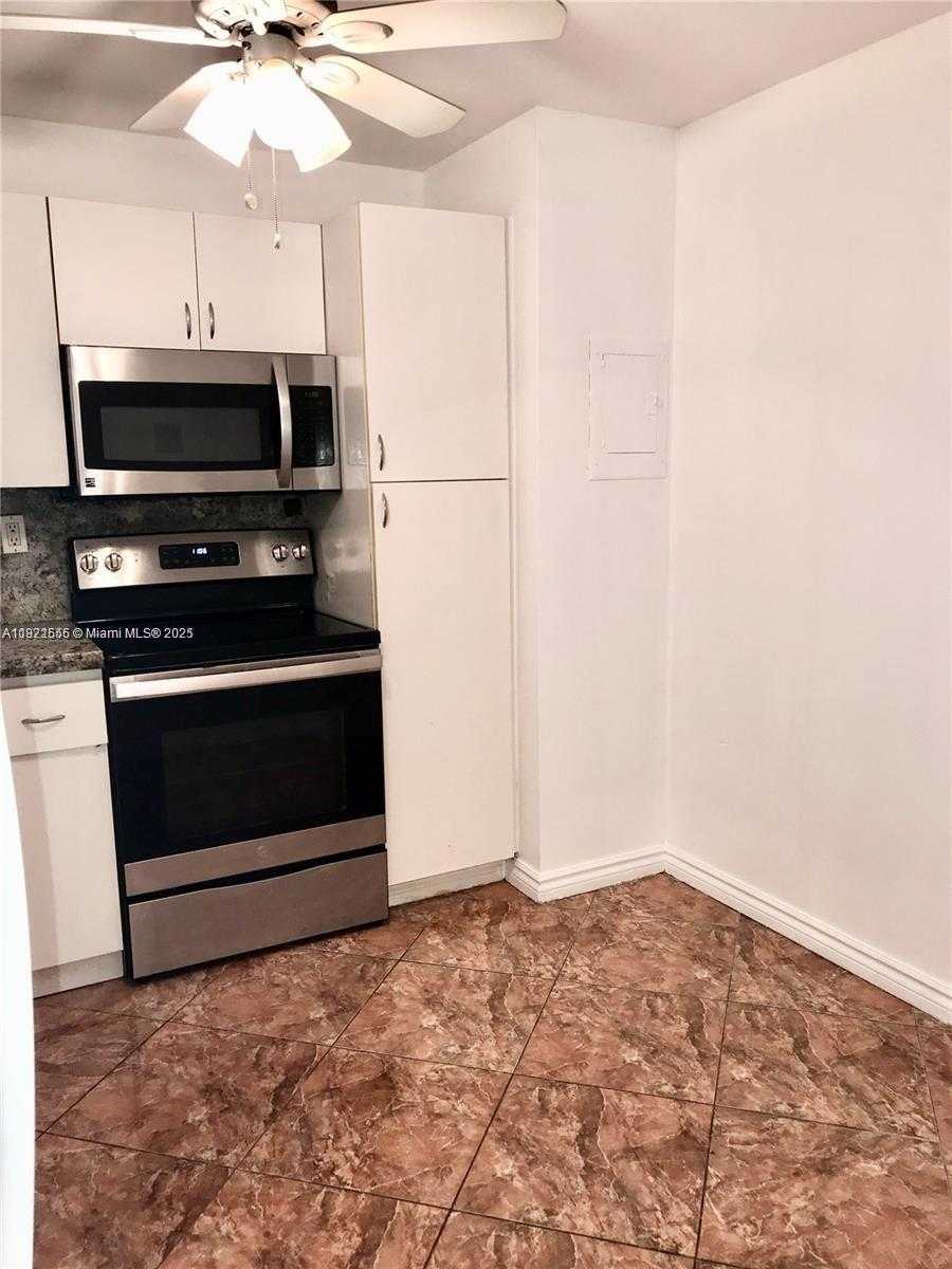 Small Image of 1833 SOUTH OCEAN DR #305, Hallandale Beach Number 9