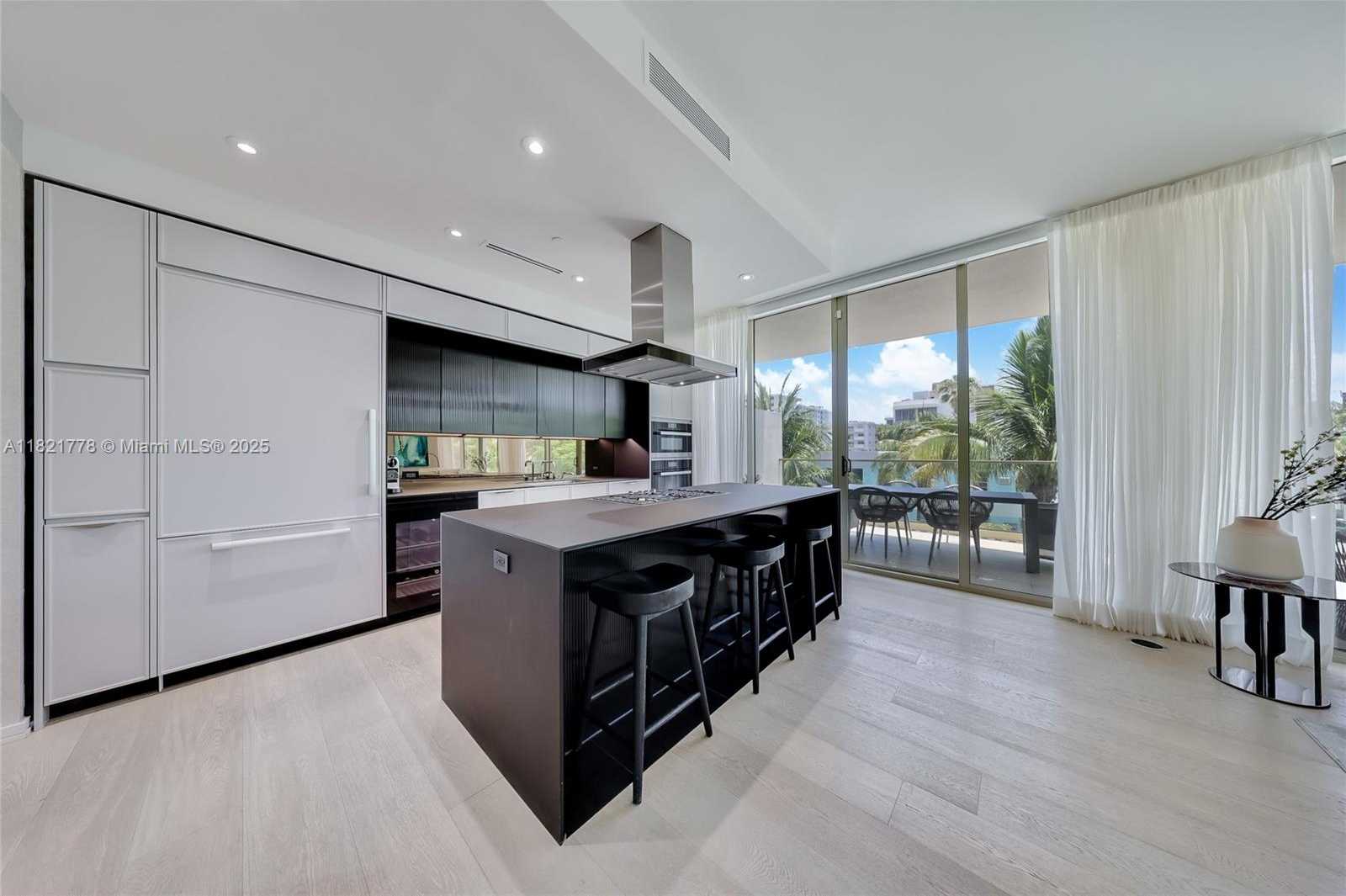 Small Image of 300 COLLINS AVE #3D, Miami Beach Number 4