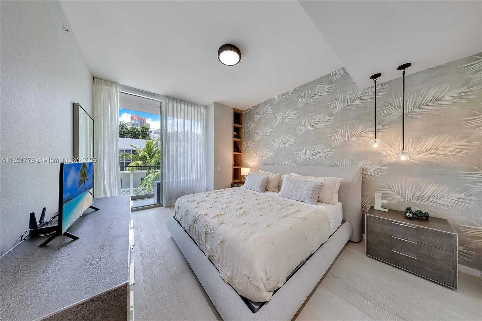 Small Image of 300 COLLINS AVE #3D, Miami Beach Number 6