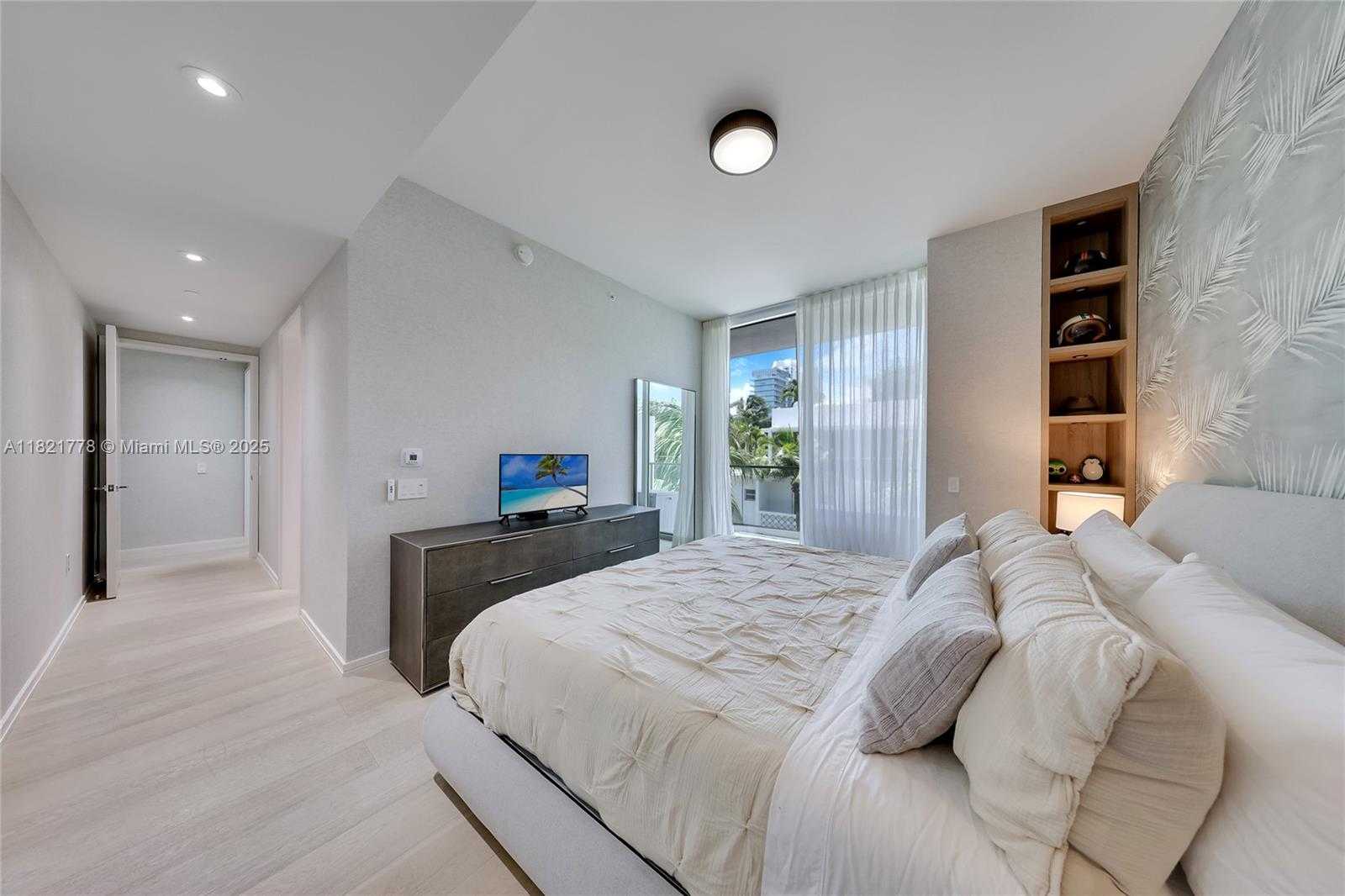 Small Image of 300 COLLINS AVE #3D, Miami Beach Number 7