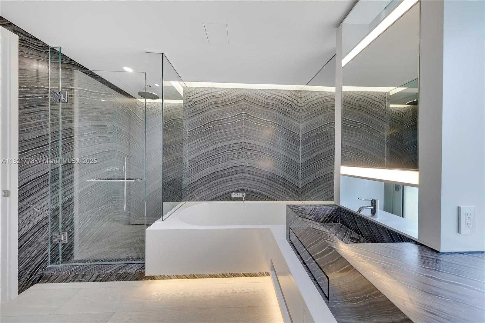 Small Image of 300 COLLINS AVE #3D, Miami Beach Number 8