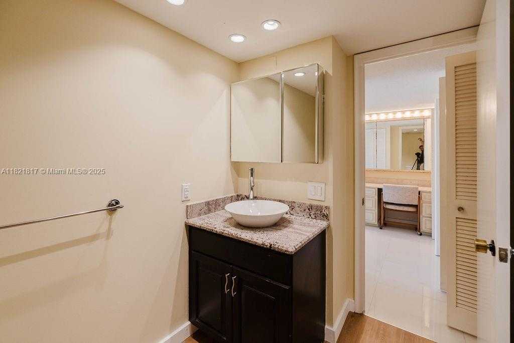 Small Image of 11 ISLAND AVE #1410, Miami Beach Number 13